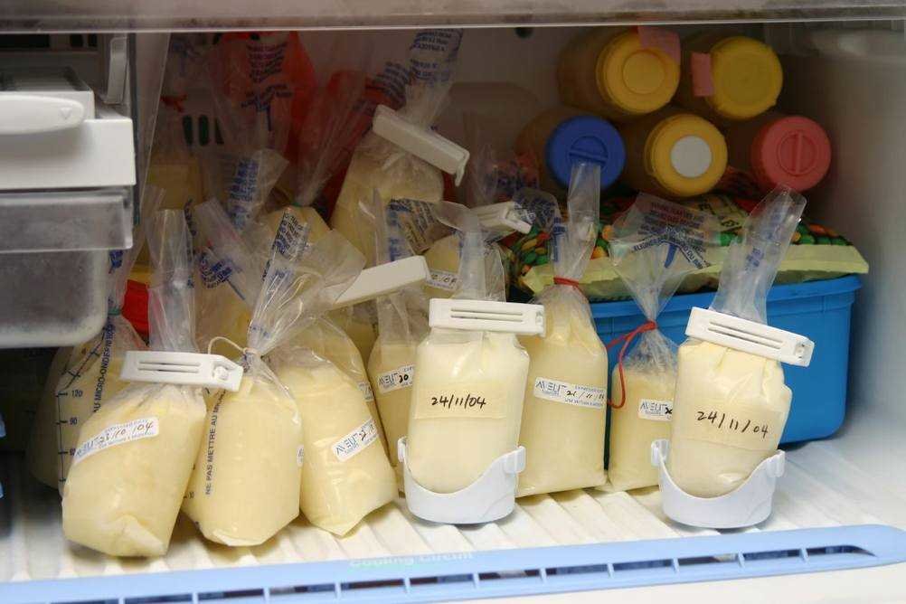 Как заморозить и разморозить грудное молоко