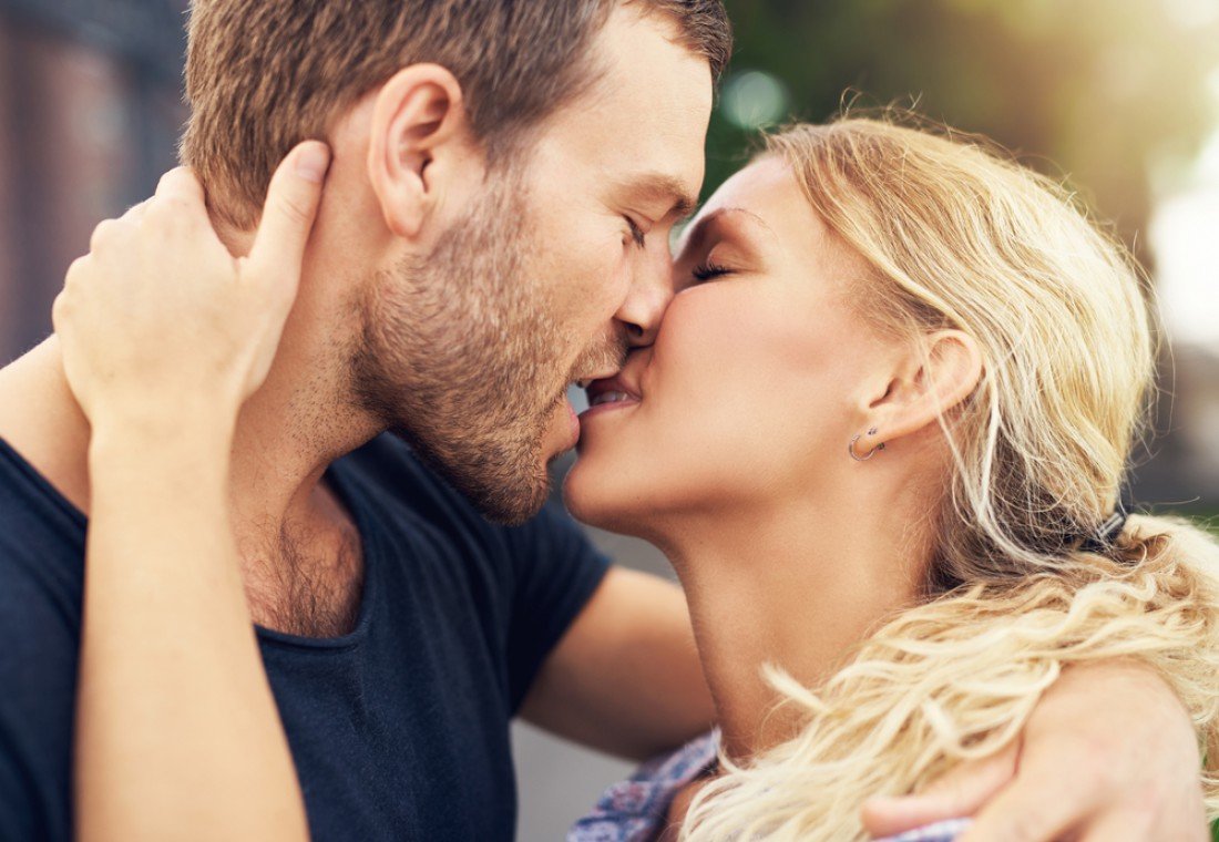 Как научиться целоваться взасос