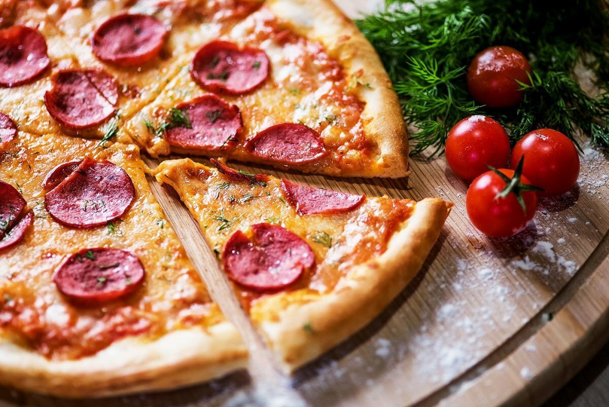 классический рецепт домашней пиццы с колбасой сыром и помидорами фото 64