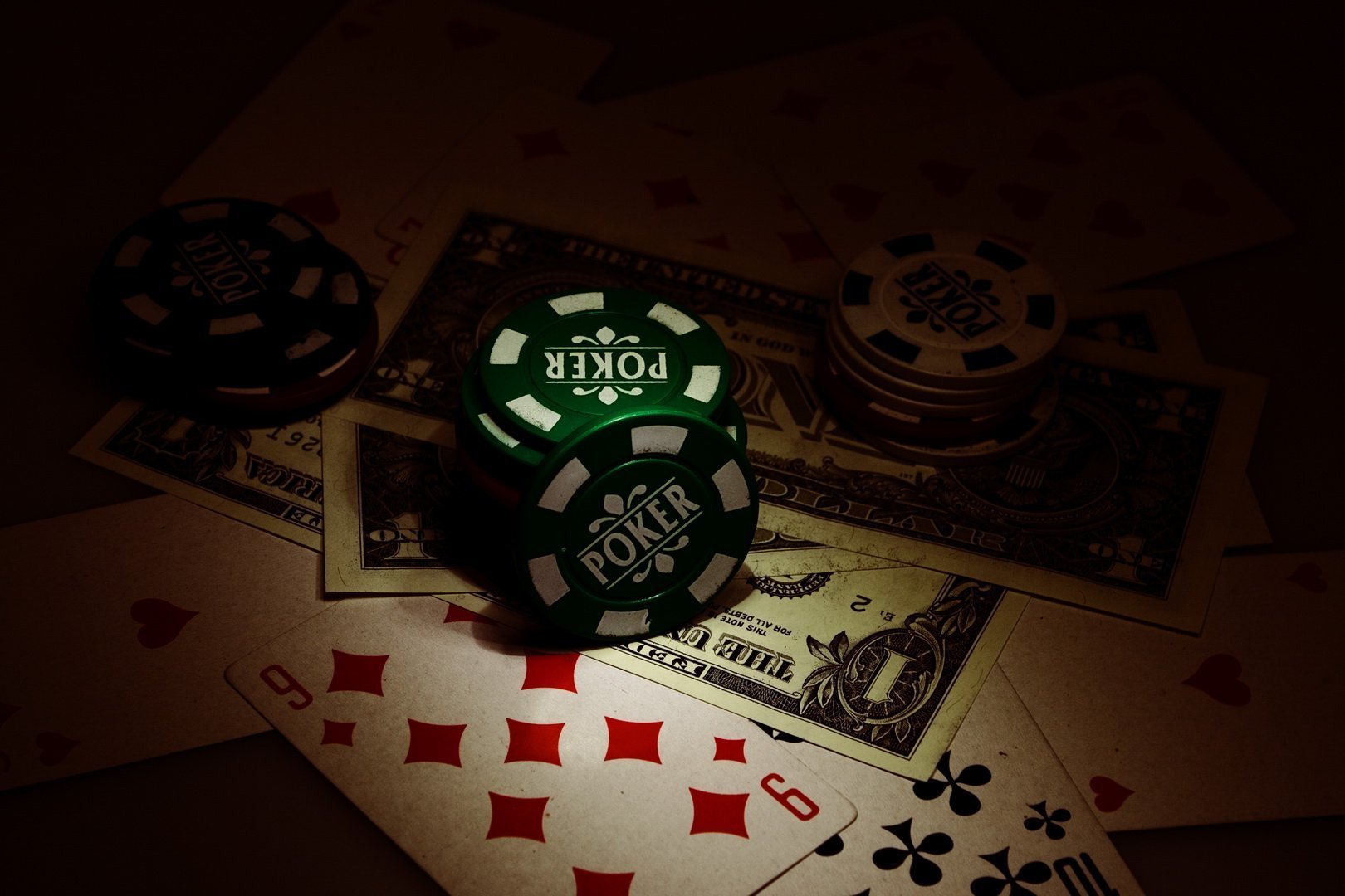 Карты и фишки для покера
