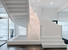 Лестница из акрилового камня: стильный и долговечный элемент интерьера