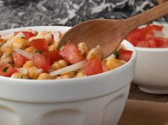 Фасолевая кукуруза: простой салат из консервов