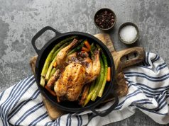 Тушеная курица с картошкой в кастрюле