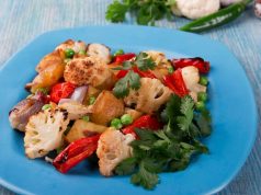 Салат из жареных грибов и курицы