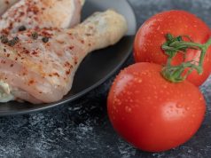 Куриное филе с помидорами в духовке