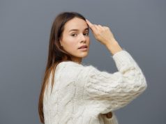 Чешется левая бровь у девушки: народные приметы и суеверия