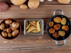 Картошка с копчеными ребрами в мультиварке