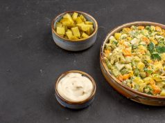 Рыбный салат с кукурузой из консервов