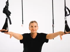 Регулярные занятия йогой и фитнесом как путь к крепкому здоровью и долголетию