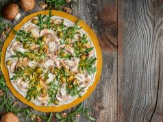 Салат с шампиньонами и курицей