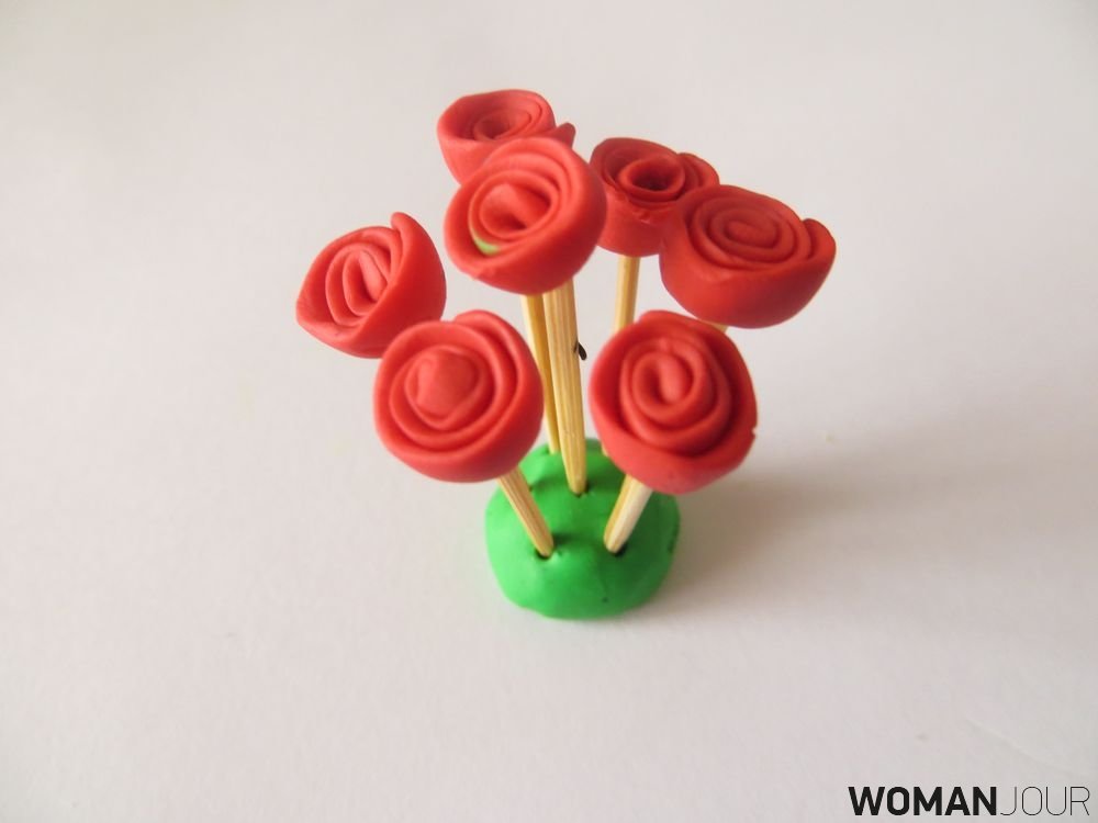 Розы из пластилина