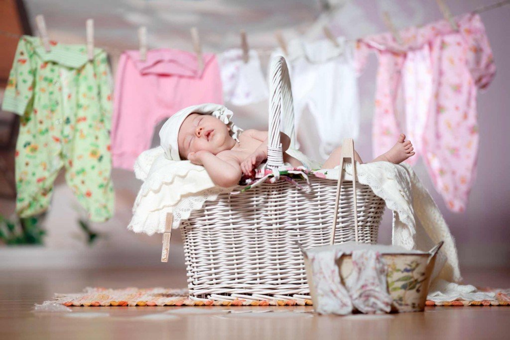 Новорожденные дети и одежда